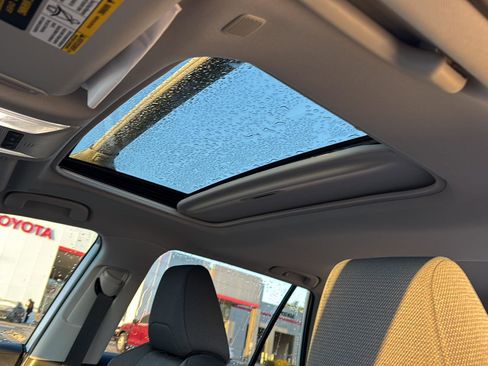 Used 2025 Toyota RAV4 XLE image 28