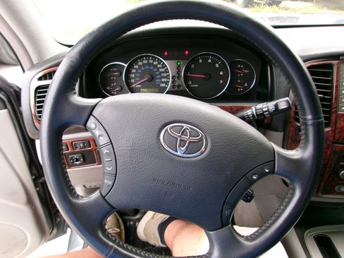 Used 2004 Toyota Land Cruiser image 20