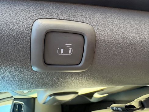 Used 2019 Kia Sedona LX image 17