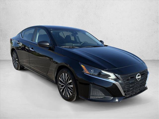 Used 2025 Nissan Altima 2.5 SV FWD image 3