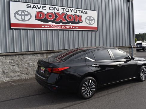 Used 2023 Nissan Altima 2.5 SV AWD/4WD image 5