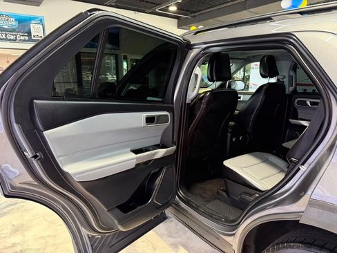 Used 2021 Ford Explorer XLT w/ Equipment Group 202A AWD/4WD image 41