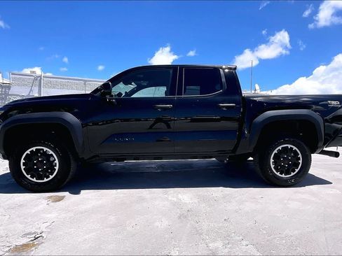 Used 2025 Toyota Tacoma TRD Off-Road AWD/4WD image 3