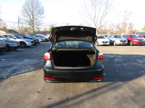 Used 2017 Kia Forte LX w/ LX Popular Package image 18