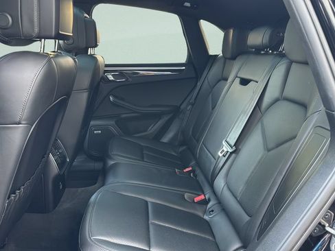 Used 2021 Porsche Macan AWD/4WD image 28