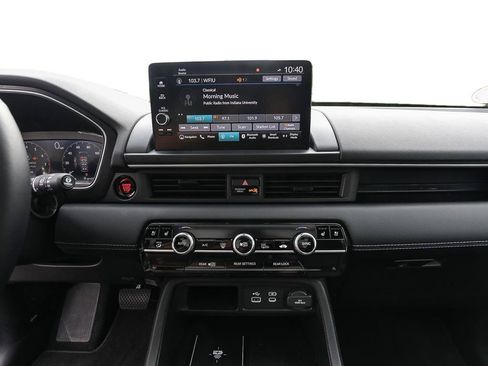 Used 2025 Honda Pilot Elite image 17