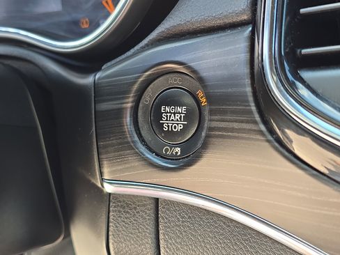 Used 2019 Jeep Grand Cherokee Limited AWD/4WD image 28