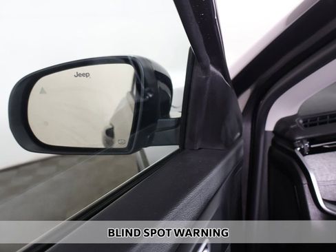 Used 2022 Jeep Compass Latitude image 3