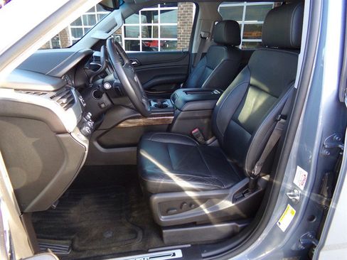 Used 2016 Chevrolet Suburban LT image 24
