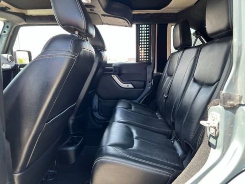 Used 2017 Jeep Wrangler Unlimited Rubicon AWD/4WD image 17