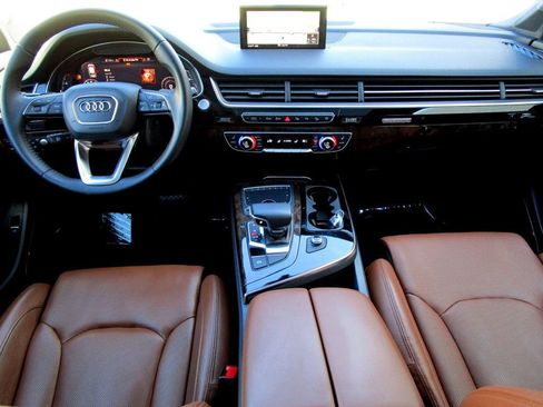 Used 2019 Audi Q7 3.0T Prestige w/ Prestige Package AWD/4WD image 2
