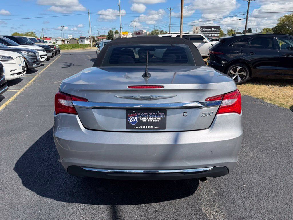 Used 2013 Chrysler 200 Touring FWD image 4