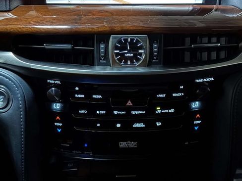 Used 2019 Lexus LX 570 4WD w/ Luxury Package image 21
