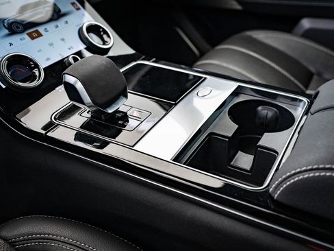 Used 2022 Land Rover Range Rover Velar R-Dynamic S image 38