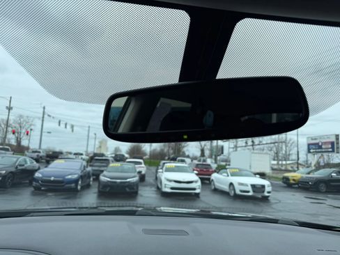 Used 2019 Nissan Pathfinder SV image 24