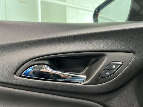 Used 2024 Chevrolet Equinox LT FWD image 27