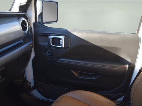 Used 2021 Jeep Gladiator Rubicon image 14