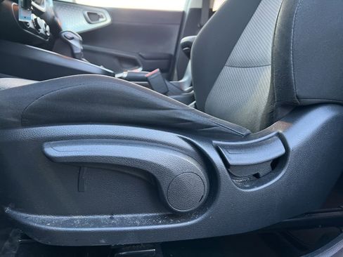 Used 2025 Kia Soul LX w/ LX Technology Package image 10