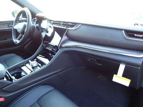 New 2025 Jeep Grand Cherokee Overland w/ Adv Protech Group III image 11