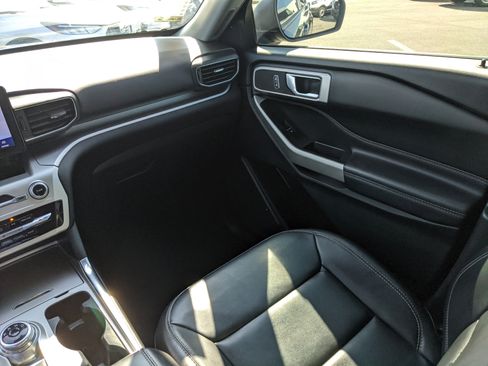 Certified 2022 Ford Explorer XLT w/ Equipment Group 202A image 19