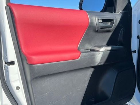 Used 2023 Toyota Tacoma TRD Off-Road image 39