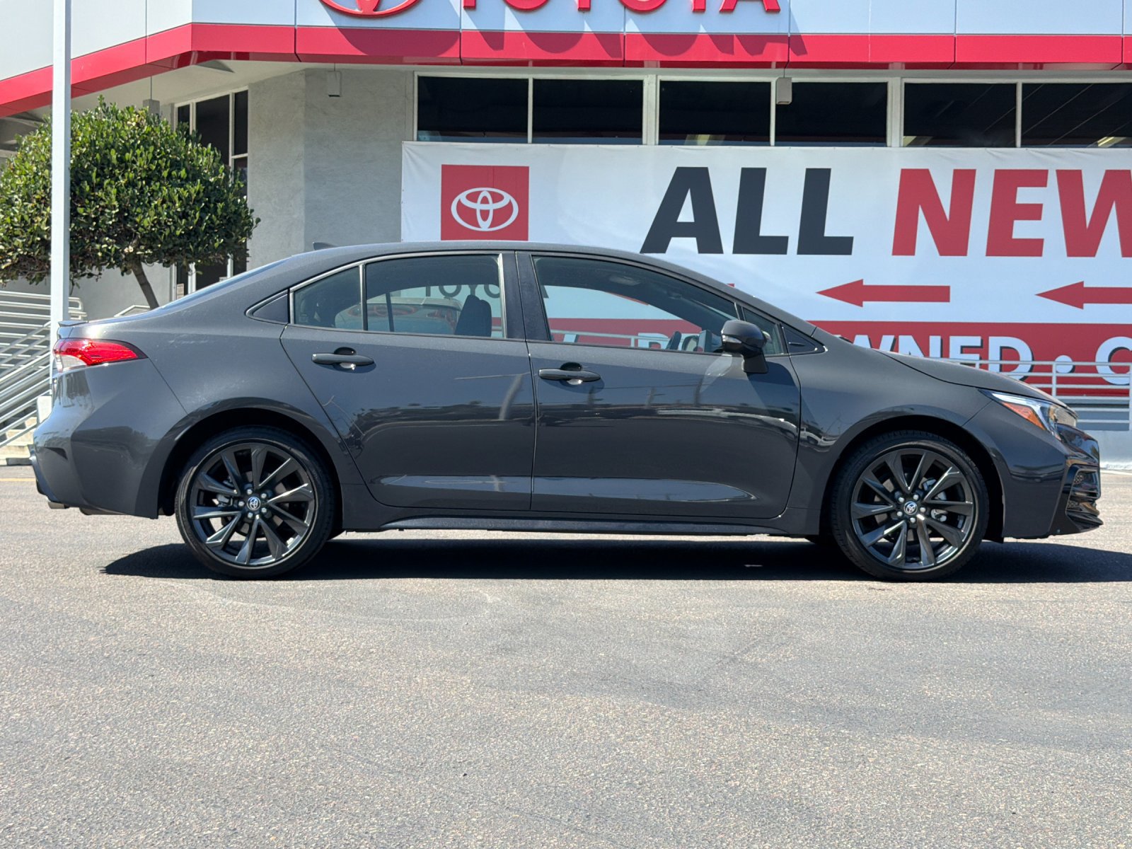 Used 2026 Toyota Corolla SE FWD image 6