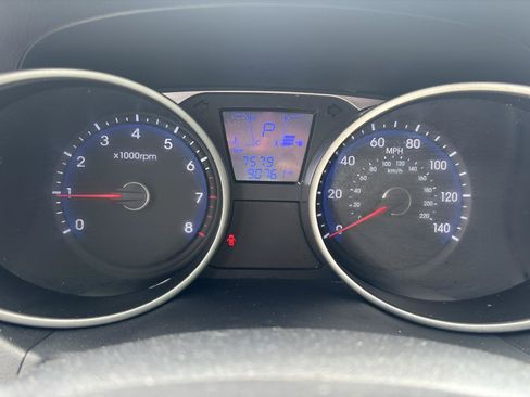 Used 2013 Hyundai Tucson GL FWD image 14