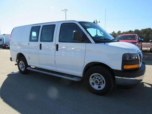 Used 2024 GMC Savana 2500 w/ Driver Convenience Package image 6