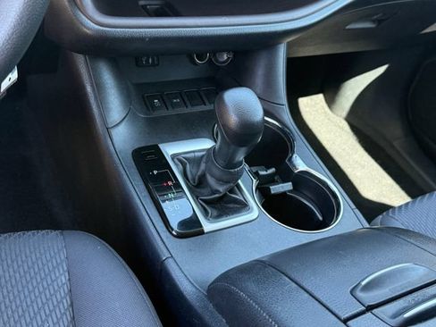 Used 2014 Toyota Highlander LE FWD image 18