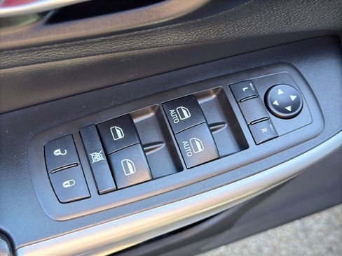 Used 2021 Jeep Cherokee Limited w/ Elite Package image 12