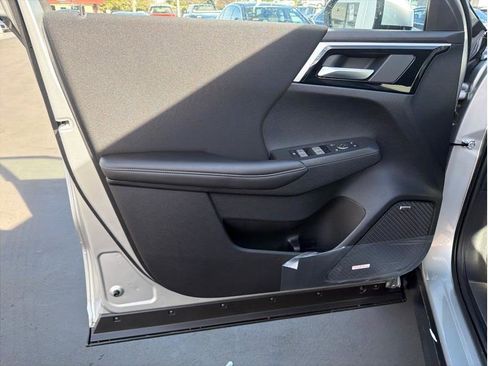 New 2026 Mitsubishi Outlander ES image 9