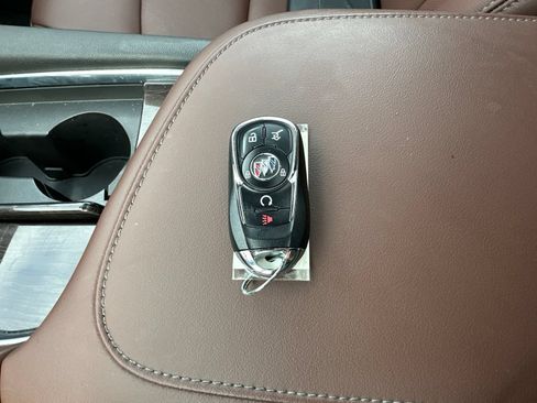 Used 2021 Buick Enclave Avenir w/ Avenir Technology Package AWD/4WD image 7