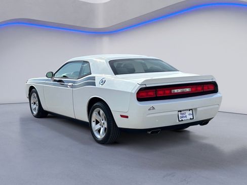Used 2012 Dodge Challenger SXT image 12