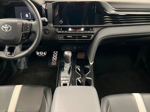 Used 2025 Toyota Camry SE image 13