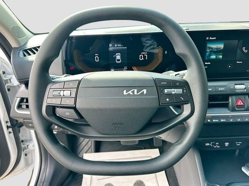 New 2025 Kia K4 LXS image 11