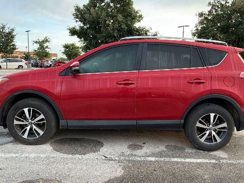 Used 2016 Toyota RAV4 XLE FWD image 9