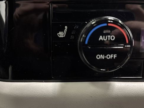 Used 2022 Nissan Pathfinder SL w/ SL Premium Package image 8