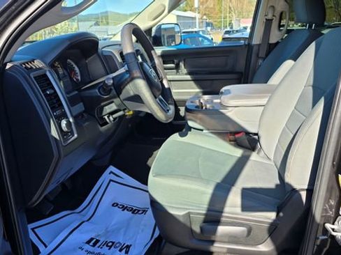 Used 2018 RAM 2500 Tradesman w/ Chrome Appearance Group image 13