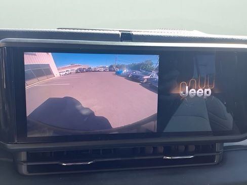 Used 2024 Jeep Wrangler Unlimited Sahara AWD/4WD image 26