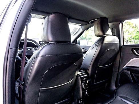 Used 2023 Jeep Compass Limited image 27