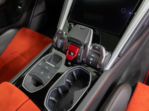 Used 2019 Lamborghini Urus AWD/4WD image 24