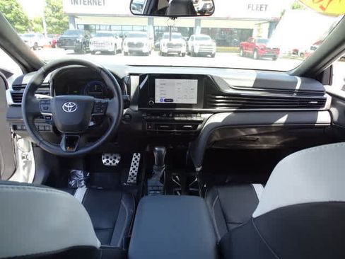 Used 2025 Toyota Camry SE FWD image 23