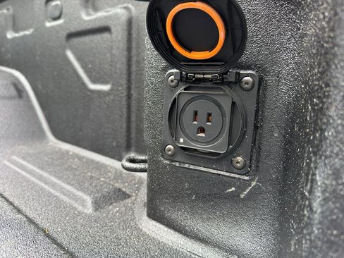 Used 2025 Chevrolet Silverado 2500 Custom w/ Custom Value Package image 10