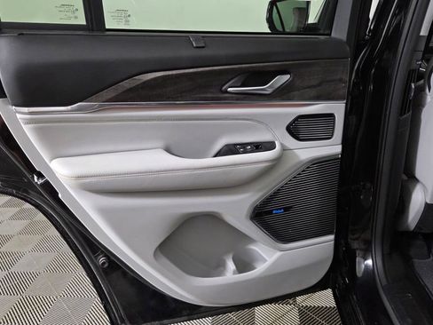 Used 2023 Jeep Grand Cherokee Overland w/ Luxury Tech Group IV image 32