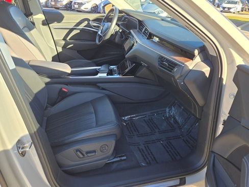 Used 2019 Audi e-tron Premium Plus image 5