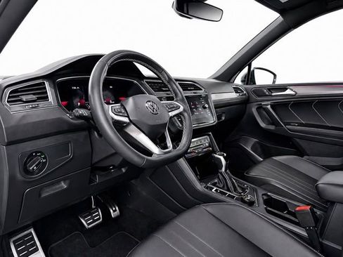 Used 2023 Volkswagen Tiguan SE R-Line AWD/4WD image 13