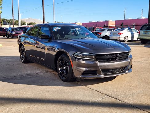 Used 2023 Dodge Charger SXT image 4