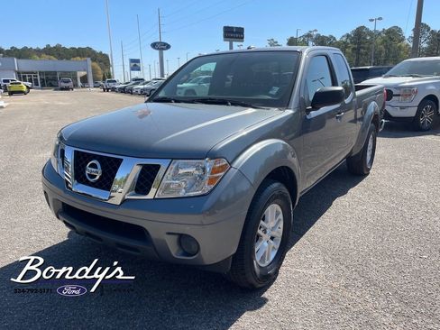 Used 2017 Nissan Frontier SV image 3