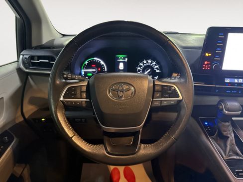 Used 2022 Toyota Sienna XLE FWD image 19