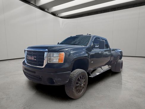 Used 2008 GMC Sierra 3500 SLT w/ Convenience Package AWD/4WD image 2